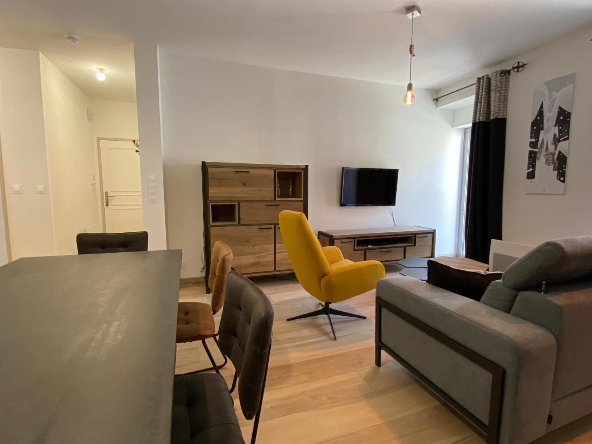 Appartement Plein centre, T3 5P totalement rénové 55m2. WIFI à Cauterets Extérieur photo